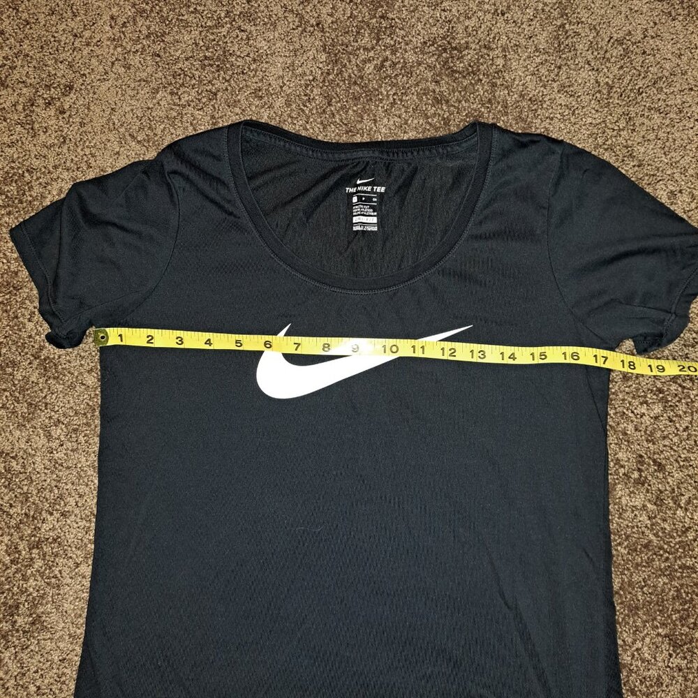 Nike Women's Dri-FIT Athletic Cut Short Sleeve Graphic Swoosh T-Shirt - Picture 4 of 8